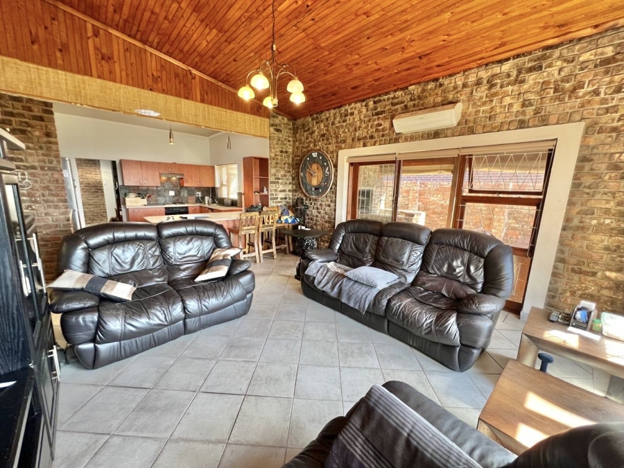 4 Bedroom Property for Sale in Wavecrest Eastern Cape